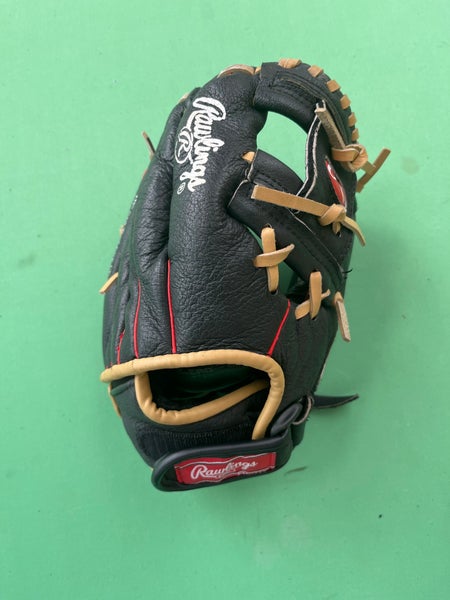Black Used Kid Pitch (9YO-13YO) Rawlings Highlight Series Right Hand Throw Infield Baseball Glove 10