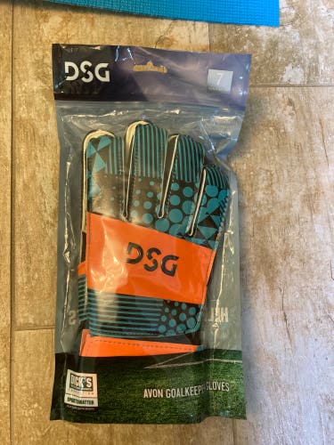 DSG Avon Goalkeeper Gloves Size 7