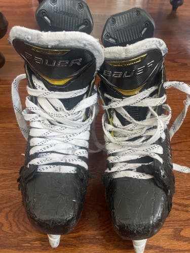 Used Senior Bauer Regular Width Pro Stock 8 Supreme 3S Pro Hockey Skates