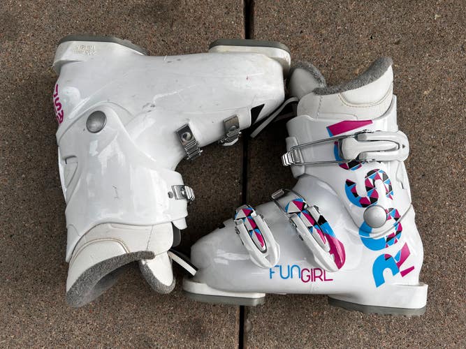 Mondo 18 & mondo 19.5 (235mm) Used Kid's Rossignol Fun Girl All Mountain Ski Boots