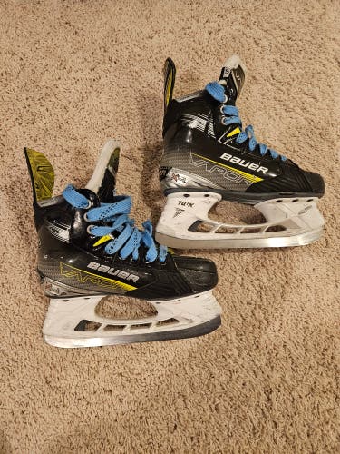 Used Junior Bauer Vapor X4 Hockey Skates Regular Width Size 3.5