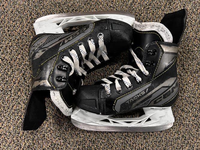 Used Youth CCM AS-550 Hockey Skates Regular Width 13