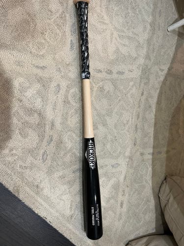 Used  Old Hickory Maple 29 oz 32" Bat