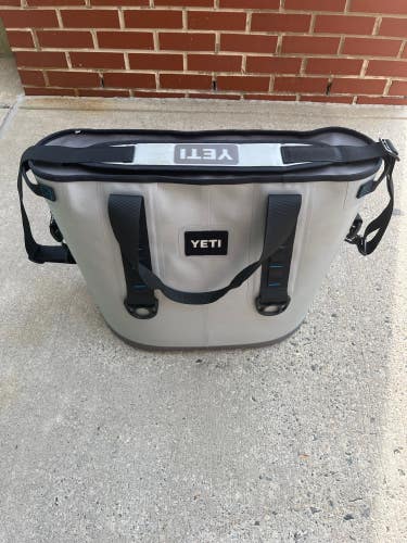 Like New Yeti Hopper 30 Soft Cooler