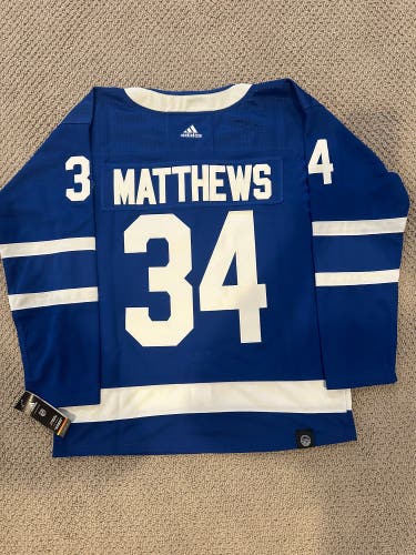 Auston Matthews Toronto Maple Leafs Home Jersey size 50/medium