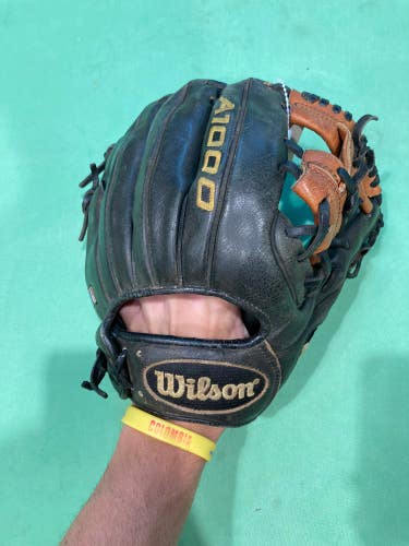 Used Wilson A1000 Right Hand Throw Baseball Glove 11.5”
