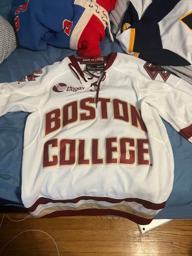 Men’s small Boston College hockey jersey
