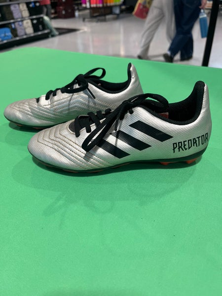 Silver & Black Used Youth 3.5 Unisex Adidas Predator Cleats Molded Cleats