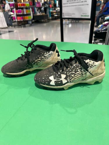 Black Used Youth Kid's Under Armour Low Top Footwear Molded Cleats 2Y