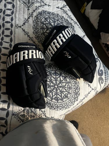 Warrior AX1 Pro  stock gloves