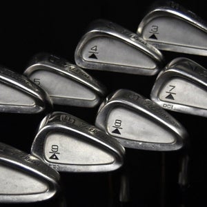 TITLEIST DCI IRON SET (8) FLEX:STIFF LENGTH: (3) 38 IN RIGHT HANDED NEW GRIPS