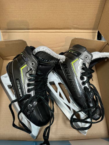 Used Intermediate Bauer Extra Wide Width  Size 4 Elite Hockey Goalie Skates