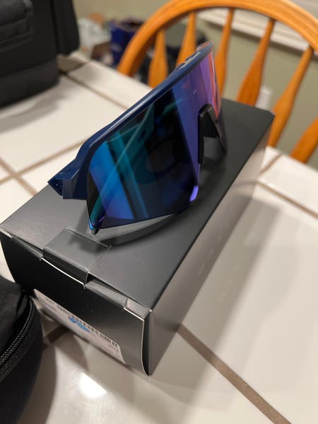 Matte Navy Blue Used Adult Unisex Oakley Sutro Lite Sweep Prizm