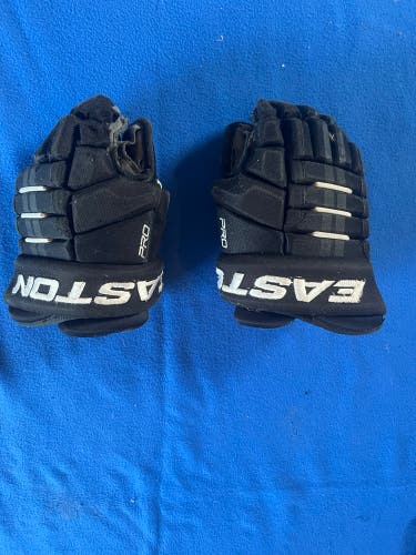 Good condition Easton junior gloves