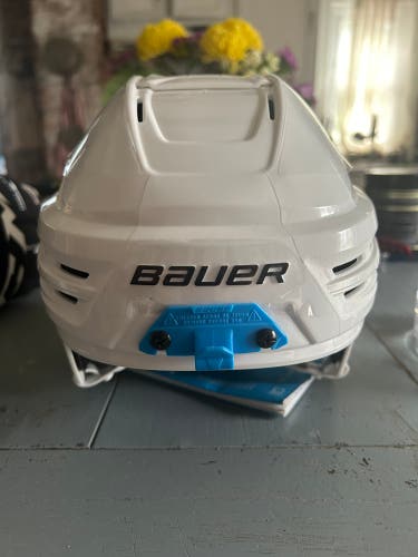 (NEW) BAUER RE-AKT 85 HOCKEY HELMET