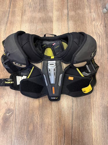 Used Medium Junior CCM Tacks AS-V Shoulder Pads