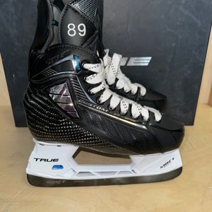 Brand New True Pro Custom Hockey Skates Size 4.5
