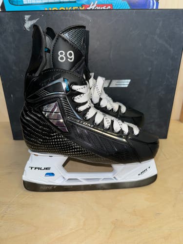 Brand New True Pro Custom Hockey Skates Size 4.5