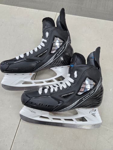 Used Senior True Pro Custom Hockey Skates Regular Width 9