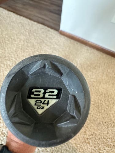 Used 2023 DeMarini Zoa USSSA Certified Bat (-8) Composite 24 oz 32"