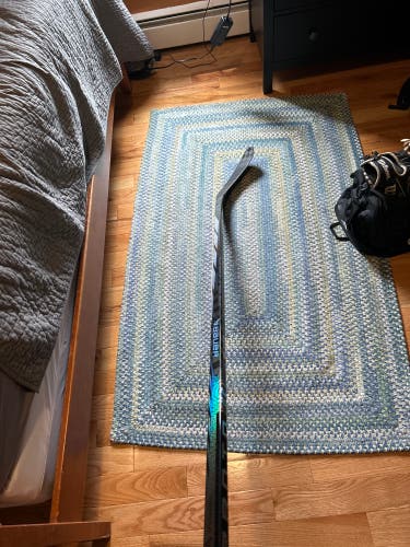 Used Senior Bauer Right Handed P28  Proto-R Hockey Stick