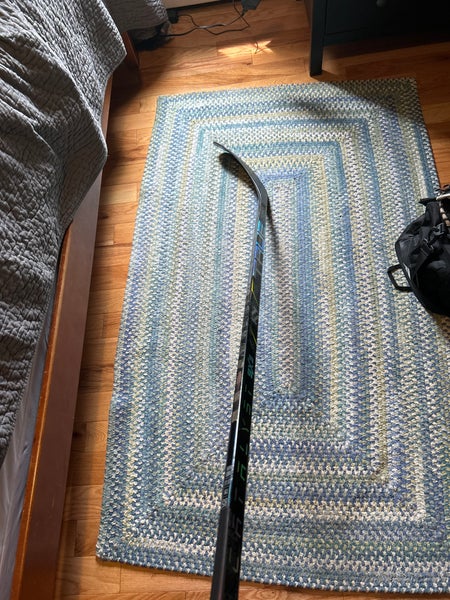 Used Senior True Right Handed P28  catalyst 9x3 Hockey Stick