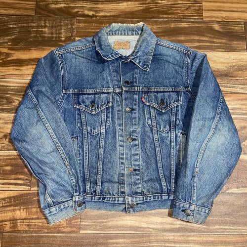 Vintage Levi's Type III #70506-0216 Denim Jacket Size 48 Made In USA Distressed