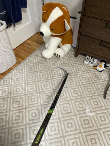 Used Junior Bauer Right Handed P28  Ag5nt Hockey Stick