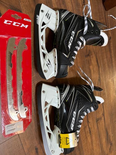 New Intermediate CCM RibCor 70K Hockey Skates Regular Width Size 6