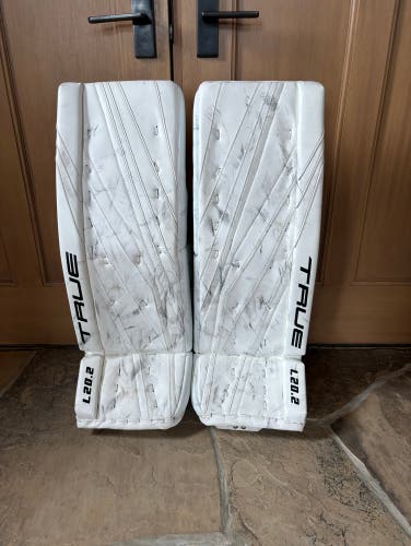 Used  True  L20.2 Goalie Leg Pads