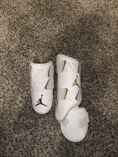 AIR JORDAN ELBOW GUARD ONLY! RESERVED FOR EROB.