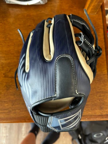 Used Right Hand Throw 11.5" REV1X Baseball Glove