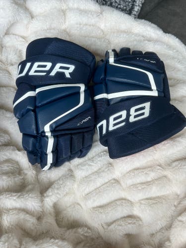Bauer vapor gloves