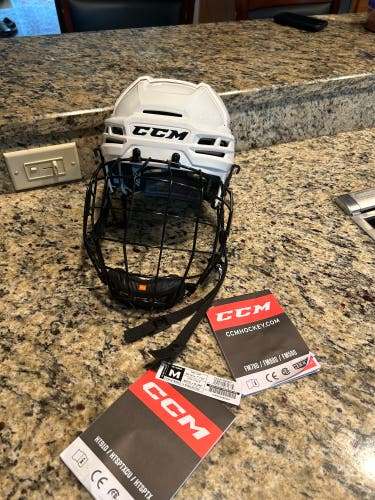 New Medium CCM  Tacks 910 Helmet