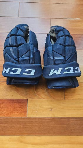 Used CCM  Gloves 14" Pro Stock