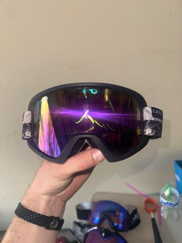 Used Giro Medium Snowboard Goggles