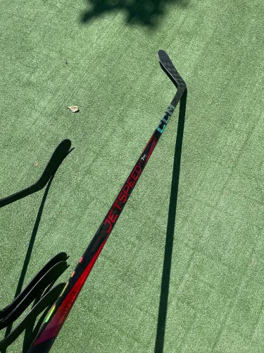 New Senior CCM Left Hand P28  Jetspeed FT7 Pro Hockey Stick