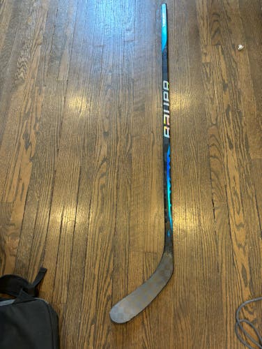 Used Junior Bauer Right Handed P28 Nexus Sync Hockey Stick