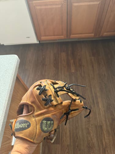 Used Infield 11.5" A2000 Baseball Glove