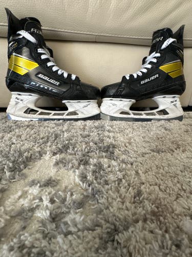 Used Intermediate Bauer Regular Width  Size 4 Fit2 Supreme UltraSonic Hockey Skates