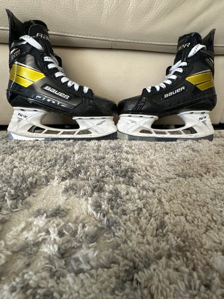 Used Intermediate Bauer Regular Width  Size 4 Fit2 Supreme UltraSonic Hockey Skates