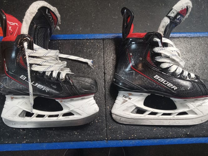 Used Junior Bauer Vapor 3X Pro Hockey Skates Regular Width Size 1.5
