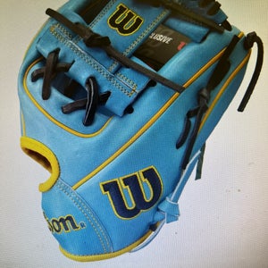 New  Infield 11.5" A2000 1786 Baseball Glove