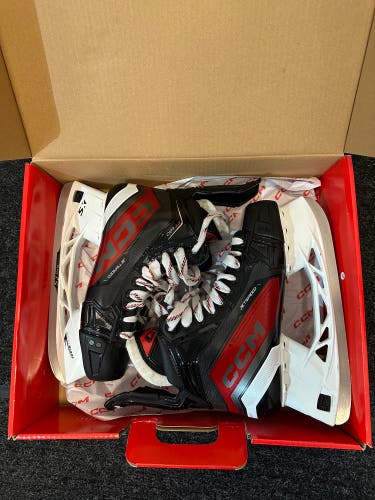 Used CCM Regular Width 8 Jetspeed FT680 Hockey Skates