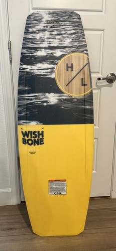 2022 Hyperlite Wishbone Wakeboard (134) & Gooey boots/bindings