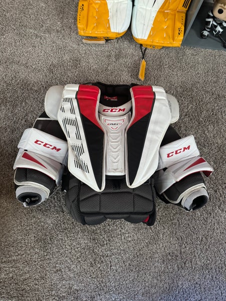CCM extreme Flex E5.9 Intermediate Goalie Chest & Arm Protector