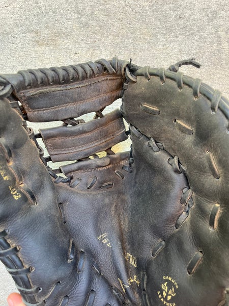 First Base Man Mit Mizuno First Baseman Mitt | SidelineSwap | Buy and Sell on SidelineSwap
