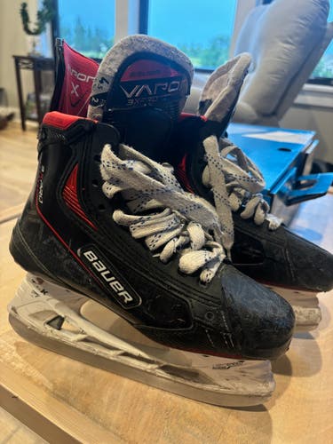 Used Intermediate Bauer Vapor 3X Pro Hockey Skates Size 4.5