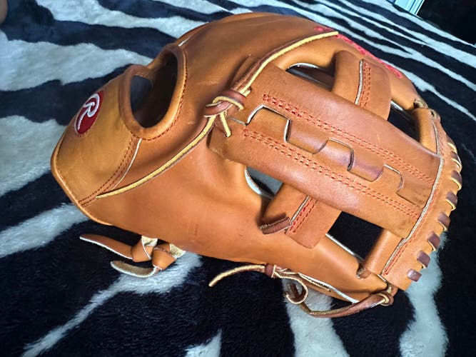 Rawlings baseball glove