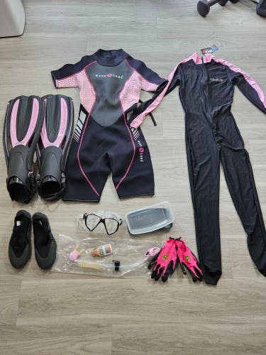 Used Scuba Girl SET, Edge Fins / Flippers with Aqua Lung Girl's Suit, Size 10 and Scuba Suite Size M